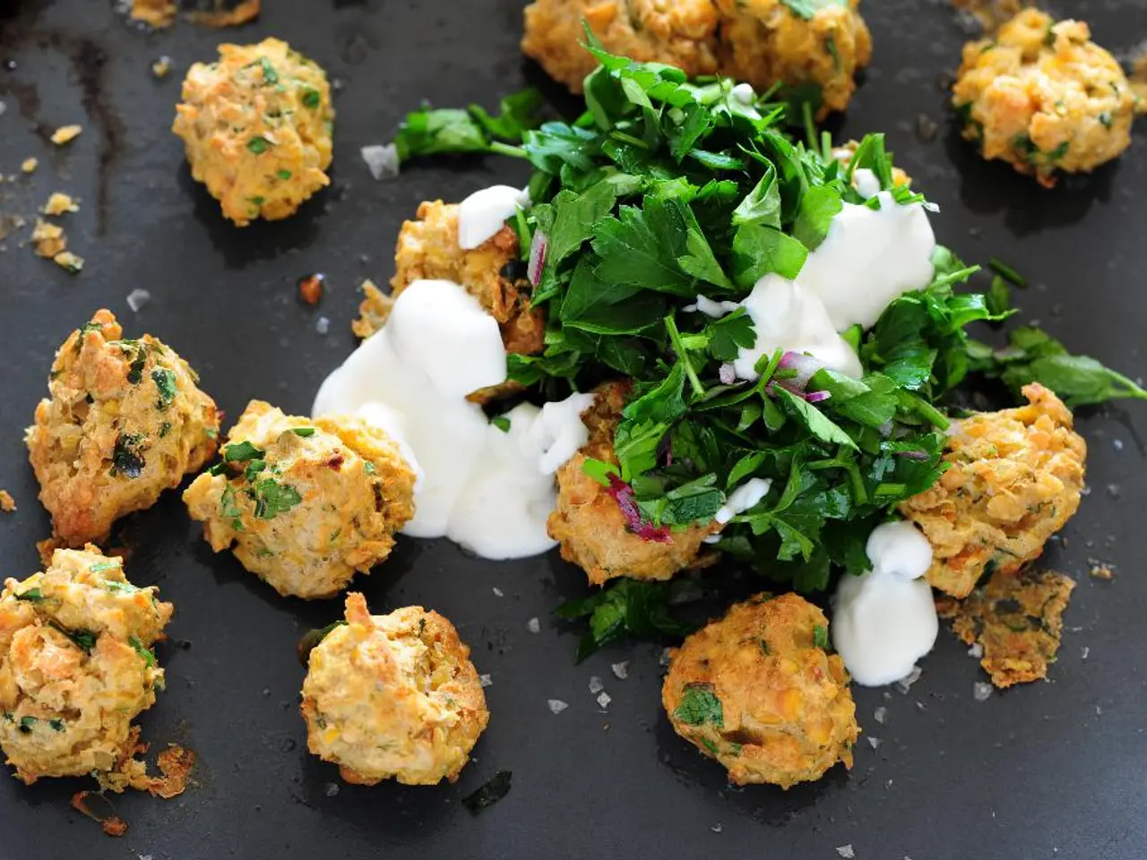 In this image we can see a tray containing snacks and sauce.