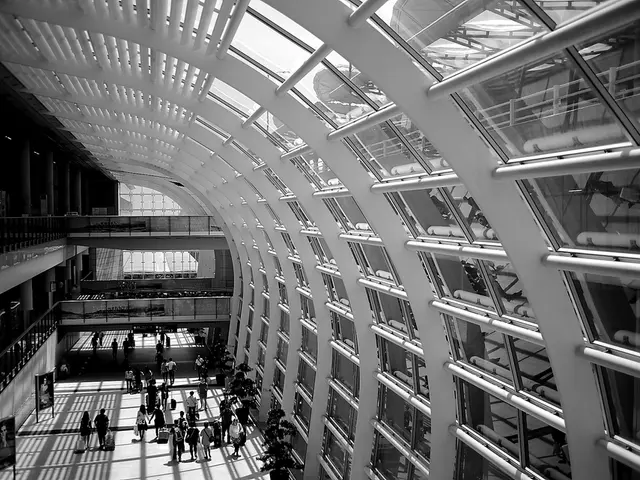 Investigative authorities probed the headquarters of the Le Pen party for fiscal irregularities.