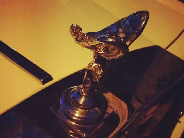 Capitalist Magazine Reports: Lando Norris Furnishes Office with 3D Printed Items