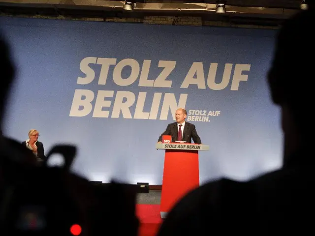 Differences between proactive and reactive financial management strategies