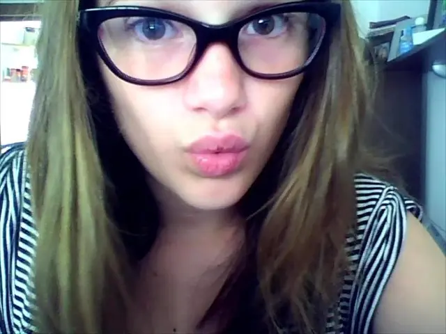 In this picture we can see a woman and she wore spectacles.