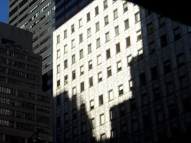This image consists of buildings.