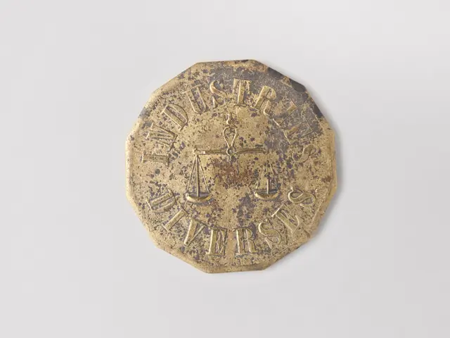 The image shows a gold coin with the words "Industries Divers" inscribed on it against a white...